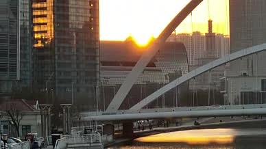 天津海河大沽桥长焦夕阳上升航拍视频的预览图